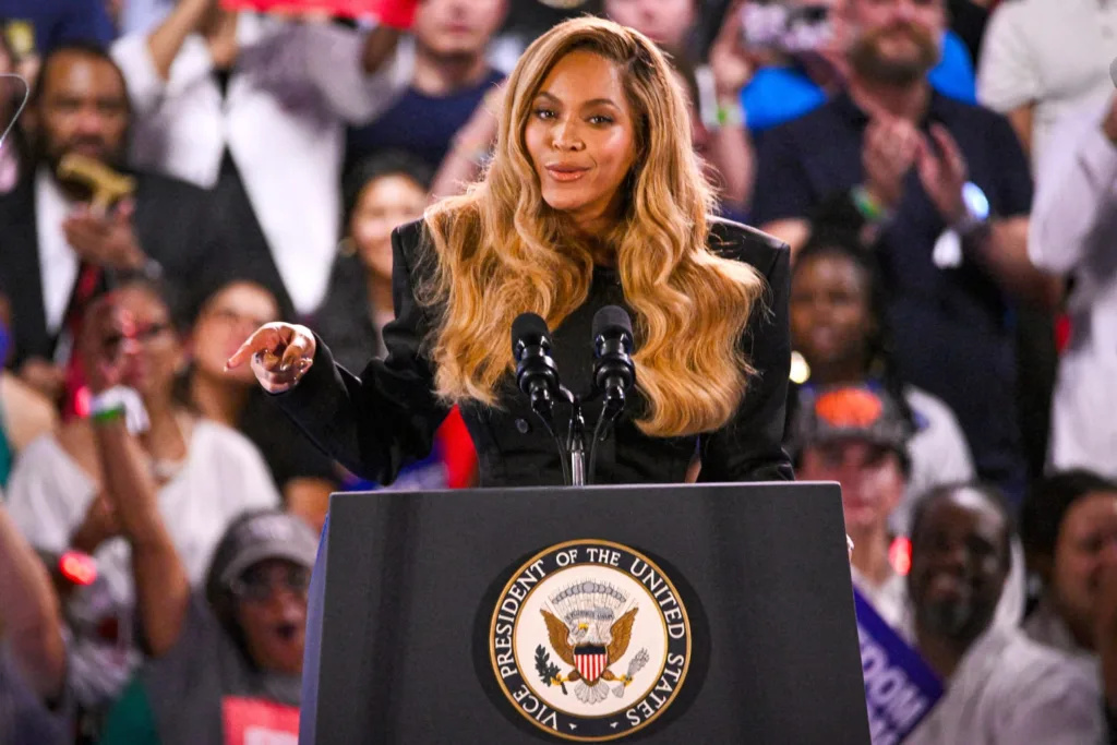 Beyoncé ve Harris Buluşması: “Amerika İçin Yeni Bir Şarkı Söyleyeceğiz”