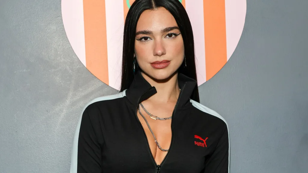 Service 95 ve Güzellik: Dua Lipa’nın Yoğun Programındaki İpuçları