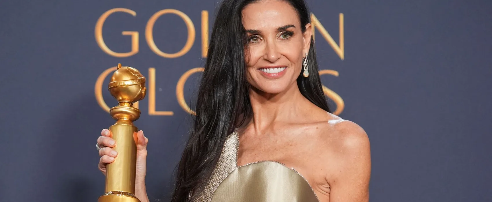 Demi Moore Altın Küre Ödülleri’nde Tarihi Bir An Yaşıyor