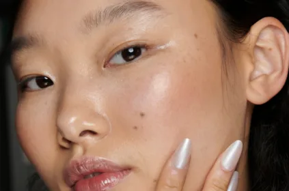 Doğal Işıltının Yeni Adı: No Blush Makeup Nasıl Yapılır?