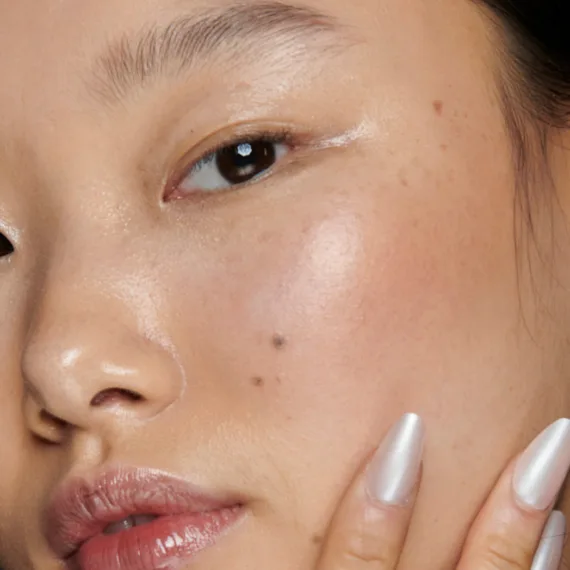 Doğal Işıltının Yeni Adı: No Blush Makeup Nasıl Yapılır?