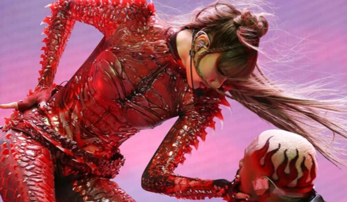 Lisa, Coachella 2025’e Popun Parıltısını ve Sahne Işıltısını Taşıdı