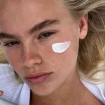 Cam Gibi Bir Cilt Mümkün Mü? TikTok'un Yeni Gözdesi “Slathering” Yöntemi ile Tanışın!