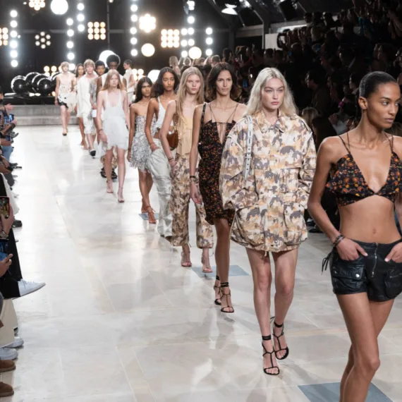 Gerçek Şıklık Nedir? Moda Dünyasında Anlam Arayışı
