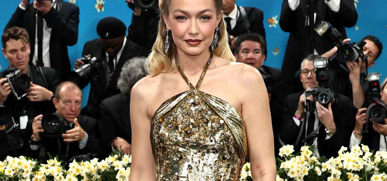 Gigi Hadid’den Met Gala’da Zelda Wynn Valdes’e Altınlı Saygı Duruşu