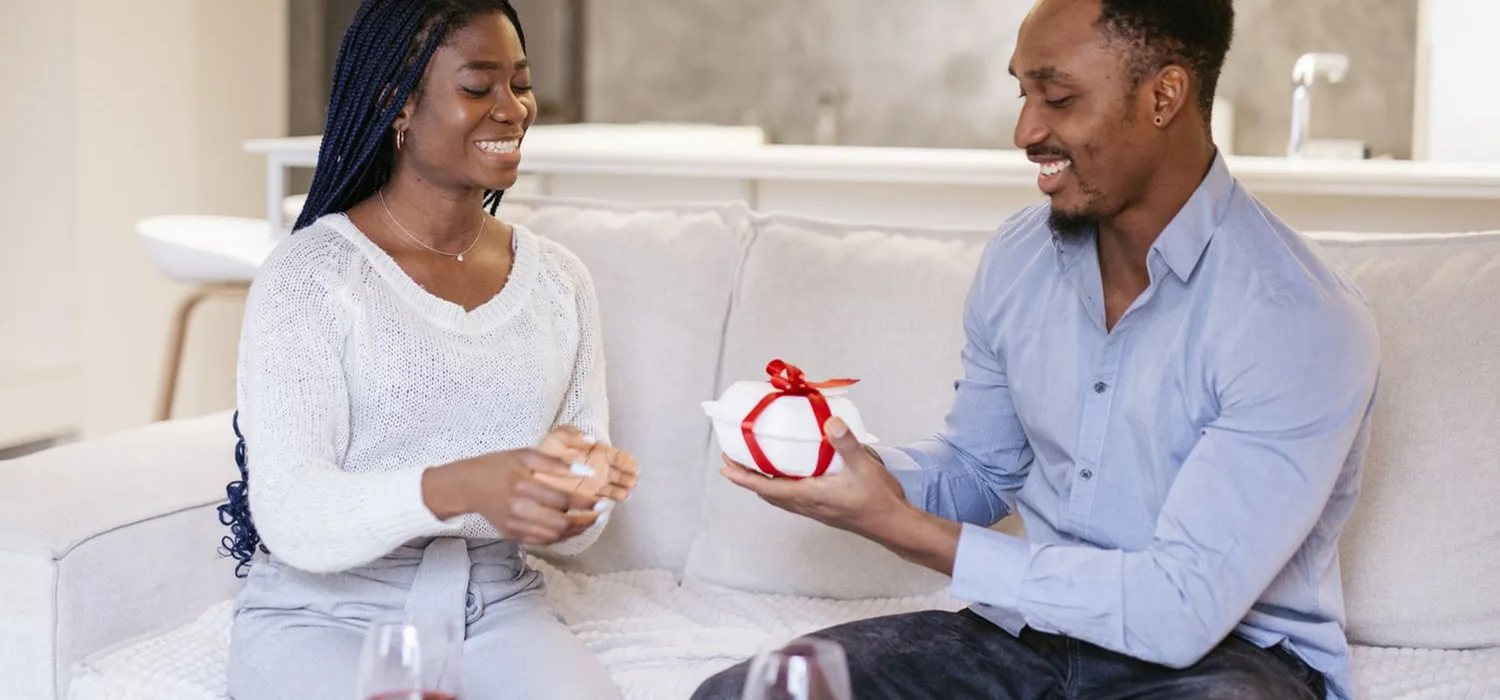 Love Bombing Nedir? İlişkilerdeki Gizli Tehlike ve Psikolojik Sonuçları