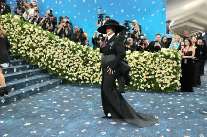 Rihanna Hamileliğini 2025 Met Gala'da Gözler Önüne Serdi