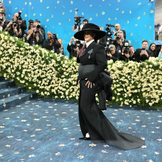 Rihanna Hamileliğini 2025 Met Gala'da Gözler Önüne Serdi
