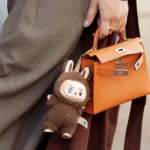Z Kuşağının Yeni Moda Aksesuarı: Garip ve Tuhaf Charmlar
