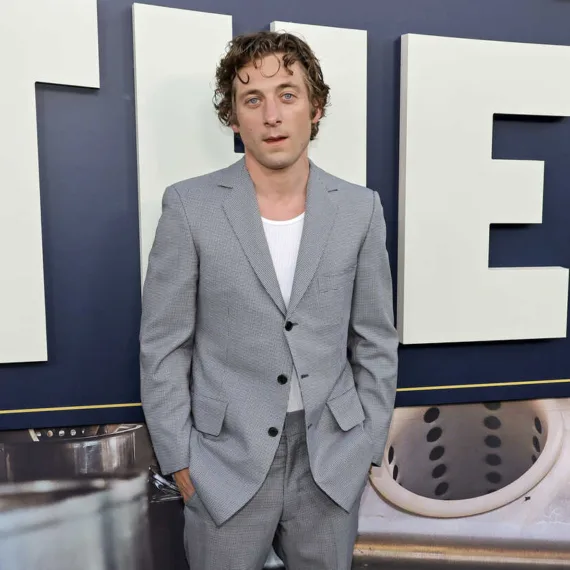 Jeremy Allen White, Louis Vuitton'un Yeni Marka Elçisi Oldu