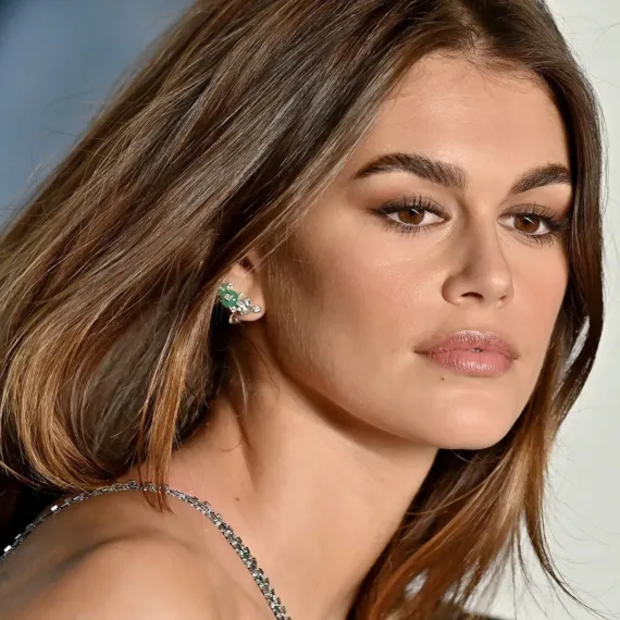Kaia Gerber, Sarah Burton’ın Givenchy Dönemini Taçlandırıyor