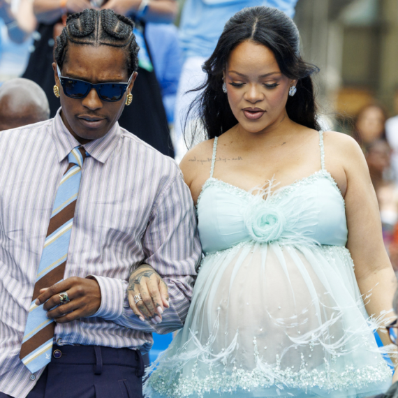 Rihanna’dan Şirinler Galasında Unutulmaz Chanel Şıklığı