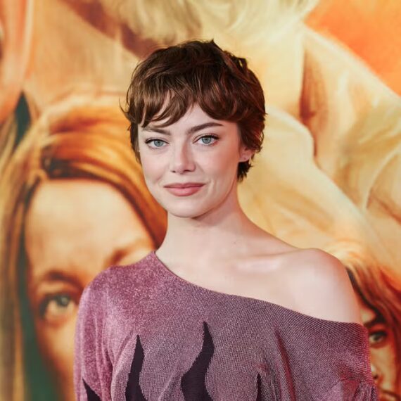 Emma Stone’dan Sezonun En Trend Kısa Saç Modeli: Whimsy Pixie