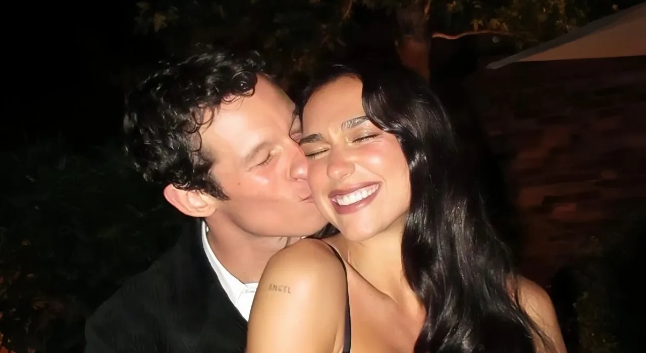İtalya Kıyılarında Parlayan Aşk: Dua Lipa ve Callum Turner
