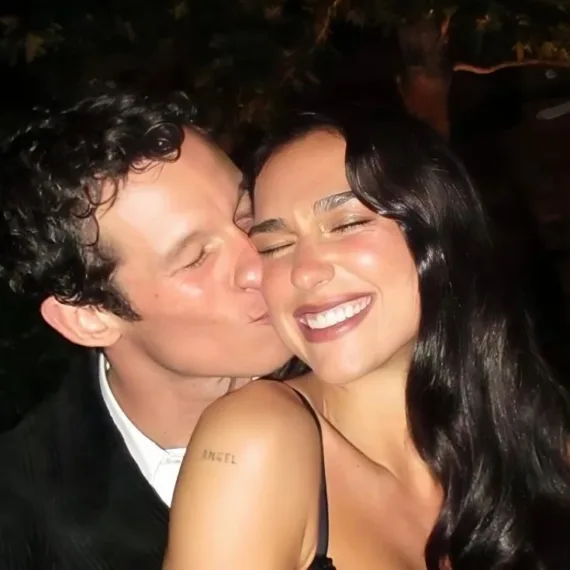 İtalya Kıyılarında Parlayan Aşk: Dua Lipa ve Callum Turner