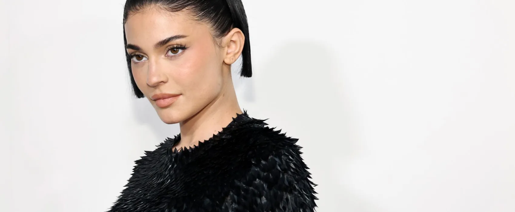 Kylie Jenner’dan Moda Dünyasını Sallayan İş Birliği: Cloud Cups Koleksiyonu